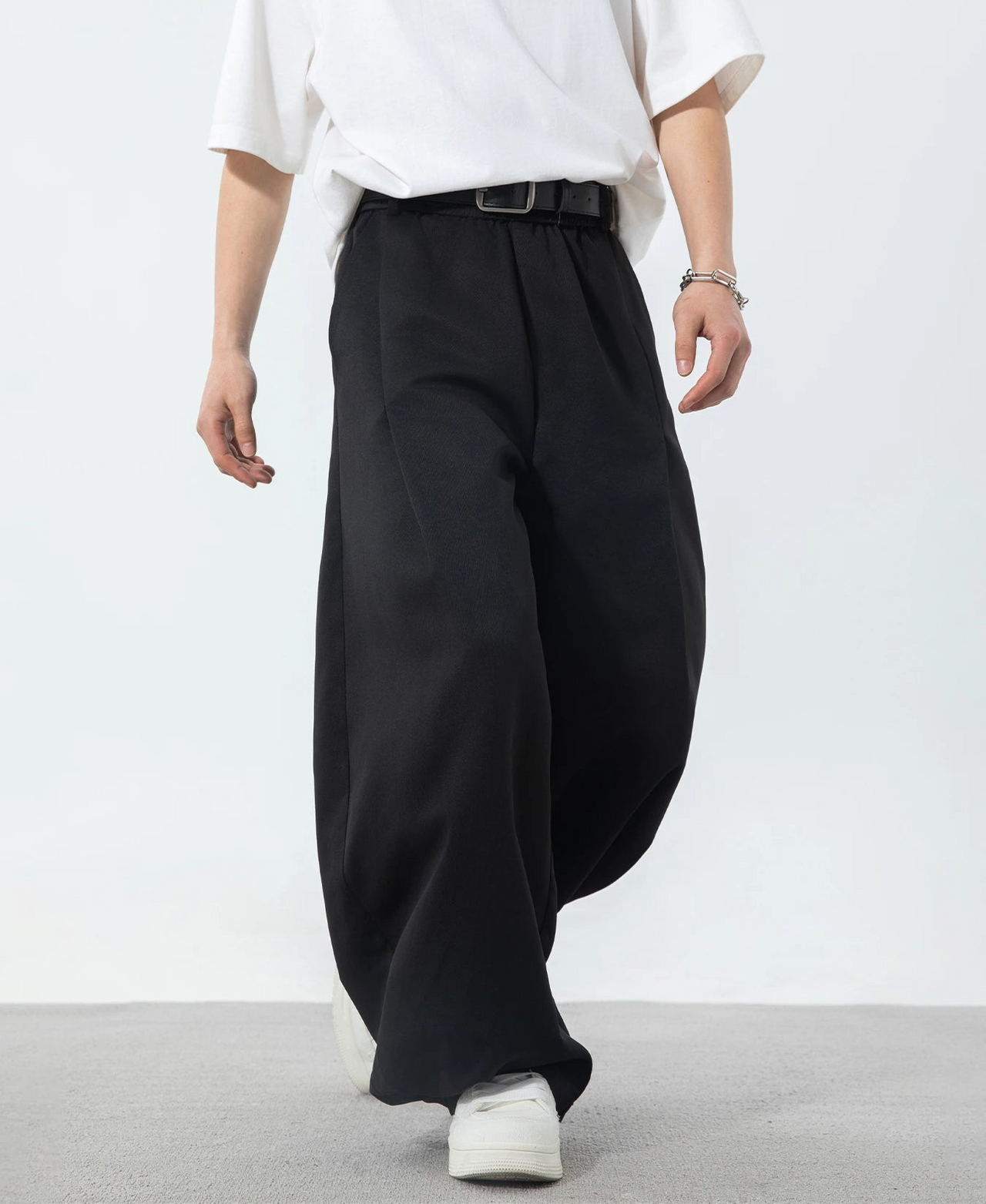 Pleated Balloon Fit Trousers